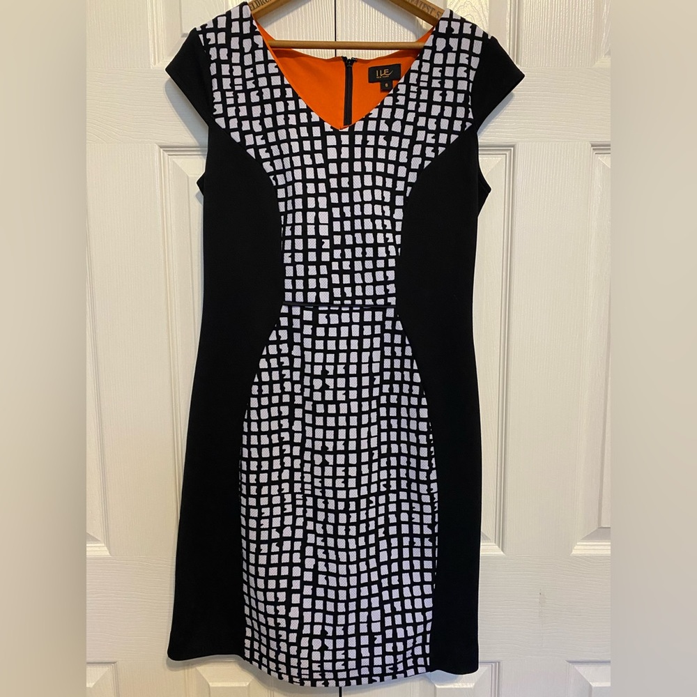 I LE NEW YORK Dress Size 8 Geometric Squares White and Black Orange Neck Accent